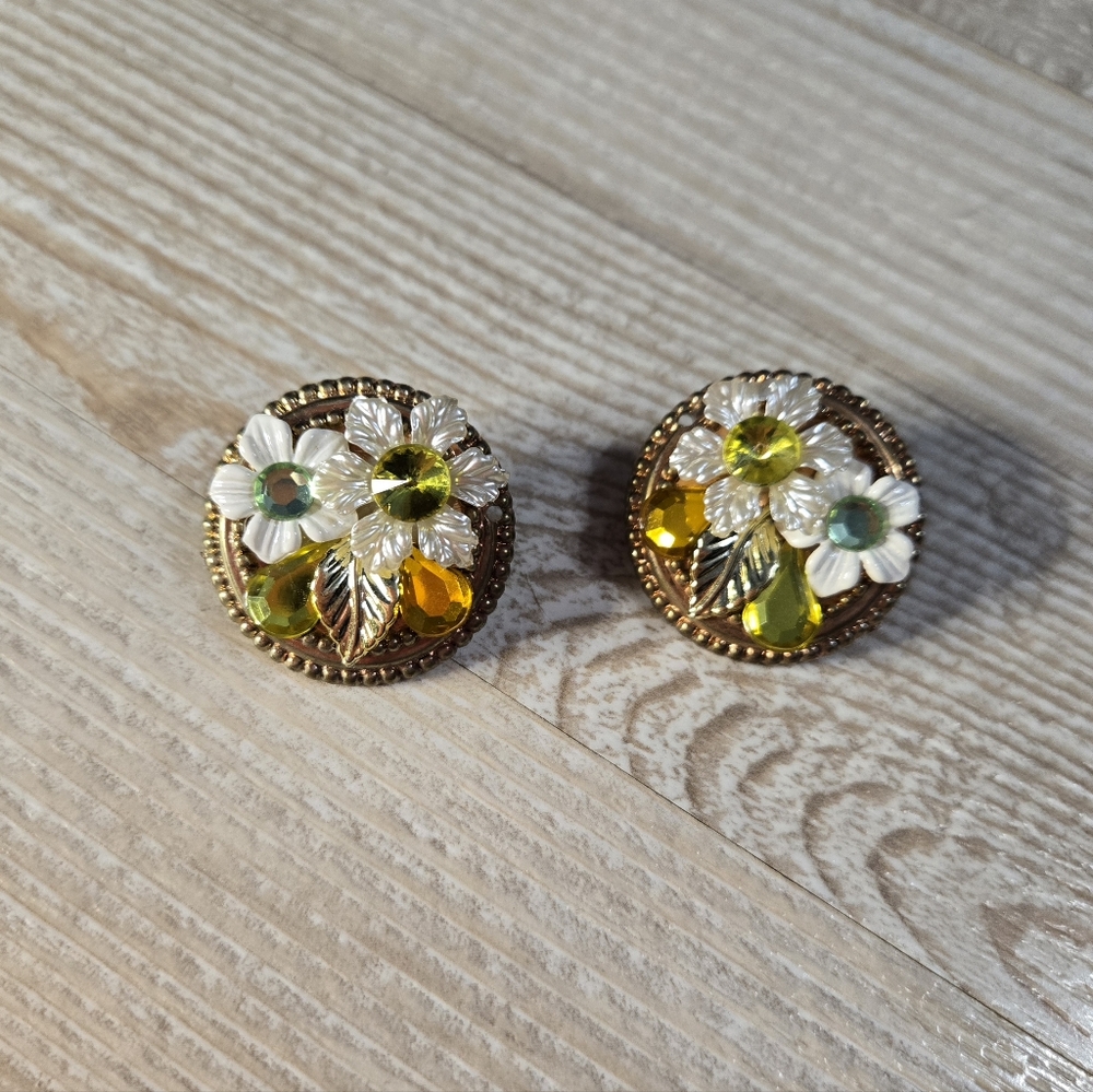 Vintqge Clip On Earrings